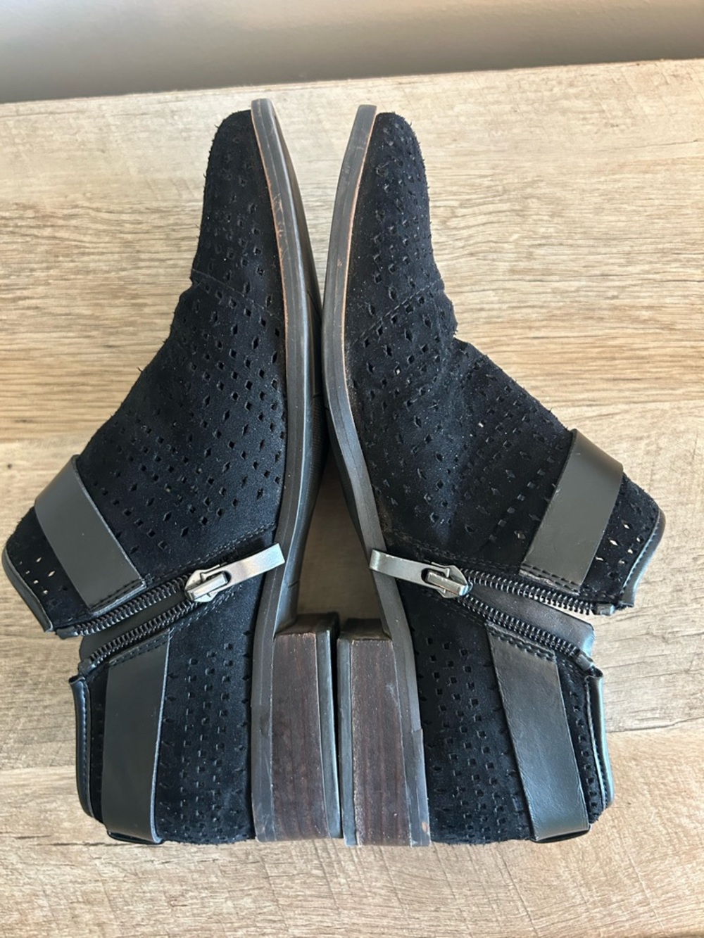 Franco Sarto Sz 7 Rogue Black Perforated Suede Buckle Shooties Zipper Adjustable - Picture 7 of 12